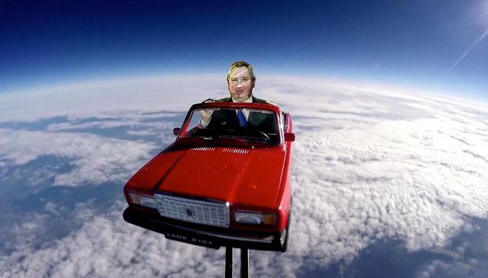Илон Маск отреагировал на запуск картонного Рогозина на «Семерке» в космос