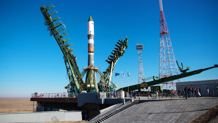 Ракету «Союз-2.1а» установили на стартовый стол Байконура