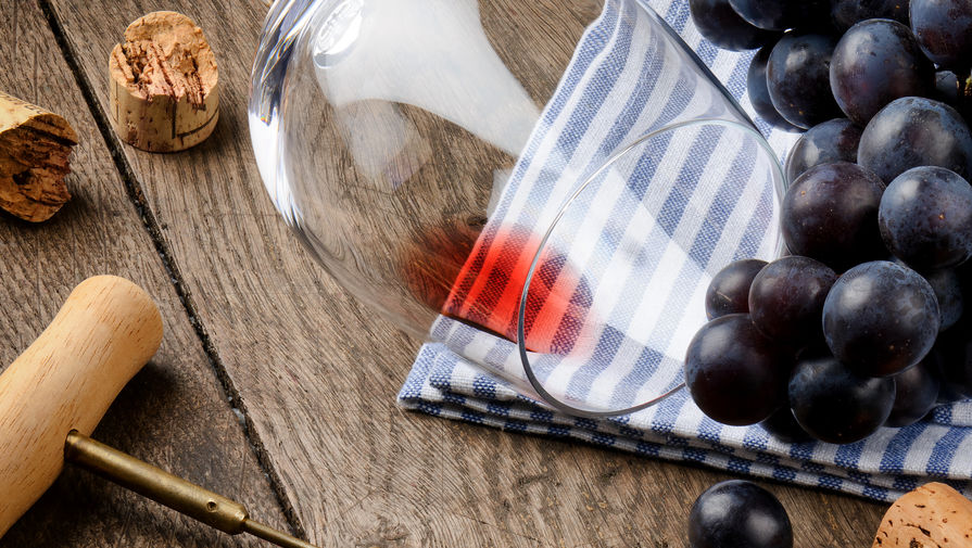 Кардиохирург прояснил, как один бокал вина в день влияет на сердце