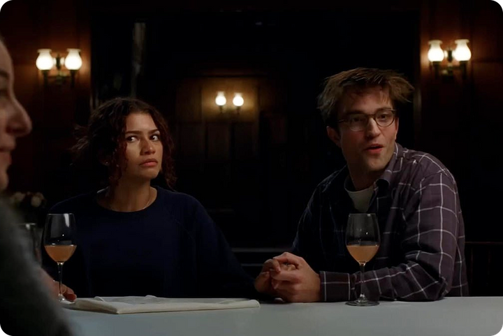 Скандал вокруг фильма «Вот это драма» с Зендеей и Паттинсоном расколол зрителей. Что с ним не так