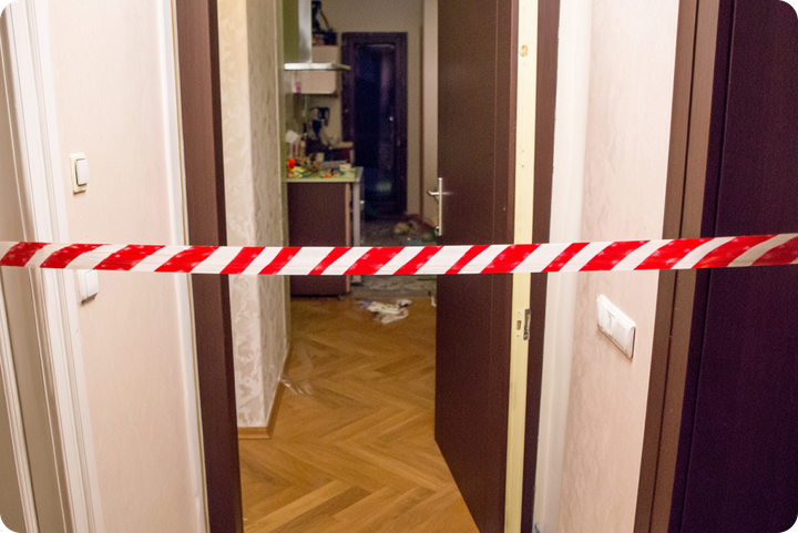 Не съеду, и точка. Как выселить из квартиры бывшего владельца и не потерять свободу и здоровье