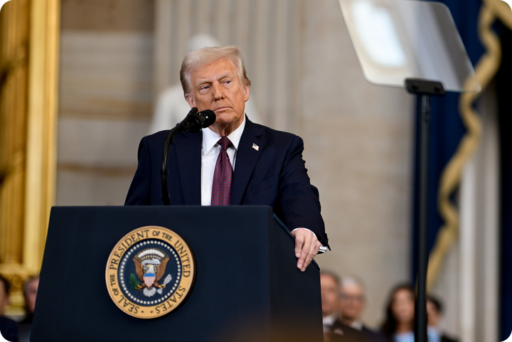 Тефлоновый президент. Почему скандалы не пристают к Дональду Трампу: разбираем феномен главного шоумена и политика США